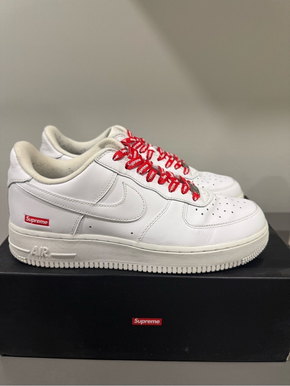 Nike Air Force 1 Low - White with Red Details